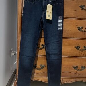 Levi's 711 Skinny Jeans in Dark Blue Wash NWT